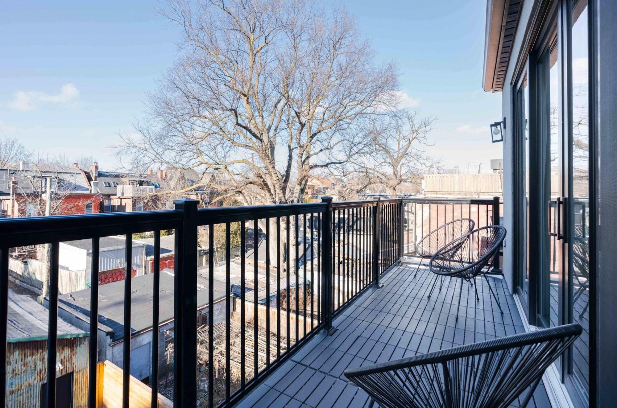 Large Victorian Sleeps 6 By Uoft Apartment Toronto